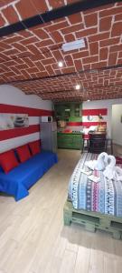 A bed or beds in a room at CASA APPARTAMENTO VACANZE La fermata delle rondini