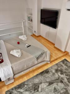 En eller flere senge i et værelse på PARIOLI LUXURY SUITe II