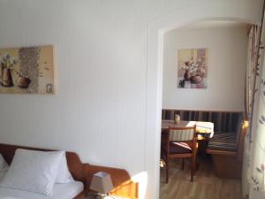 A seating area at Gästehaus Koch