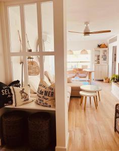 a living room with a couch and a table at Vivienda de lujo a 100 metros de la playa in La Antilla
