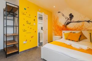 a bedroom with a bed with a painting on the wall at Baila Casa in Nottingham