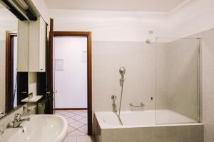 Koupelna v ubytování Flat Mazzini 6 + 37 fotografií