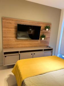 a bedroom with a flat screen tv on a wall at Estrella Centro 2 - Con Cochera Para Autos in San Miguel de Tucumán