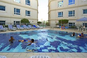 สระว่ายน้ำที่อยู่ใกล้ ๆ หรือใน Al Bustan Centre & Residence