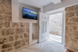 TV a/nebo společenská místnost v ubytování Apartments Florian