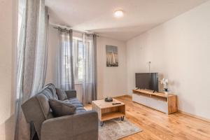 TV a/nebo společenská místnost v ubytování Apartments Florian