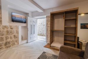 TV a/nebo společenská místnost v ubytování Apartments Florian