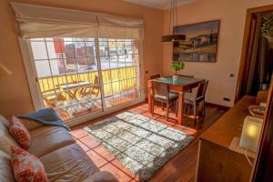 Posezení v ubytování The Beach Apartment by Hello Homes Sitges
