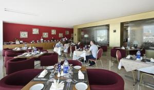 Restaurace v ubytování Al Bustan Centre & Residence