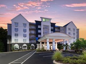 an image of a hotel with a parking lot at Holiday Inn Express & Suites Lakeland North I-4, an IHG Hotel in Lakeland