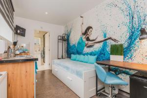 a bedroom with a large painting on the wall at Baila Casa apartments in Nottingham