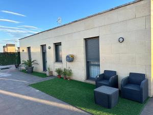 A seating area at Outdoor paradise