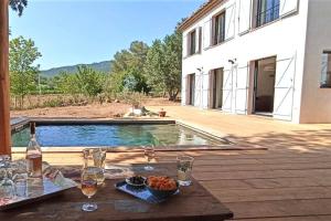 Πισίνα στο ή κοντά στο Superbe Villa Cadre campagne