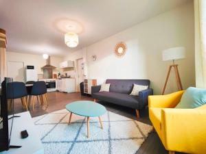 a living room with a couch and a table at Joli T2 Le Moderne in Riom