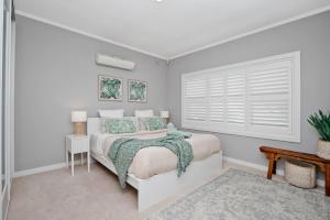 Letto o letti in una camera di Seaside on Swan - Nespresso Beach Wifi