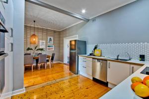 Cucina o angolo cottura di Seaside on Swan - Nespresso Beach Wifi