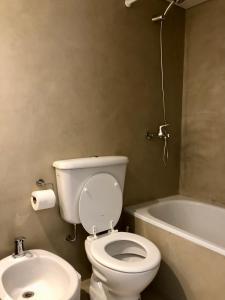 Ванна кімната в NvaCba Premium: a mts Pque de las Tejas, 1 dorm PB con patio, confort y diseño - ALOHA #4