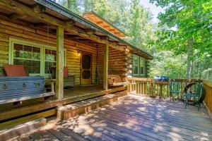 Gallery image of VERY private, real log cabin with hot tub! in Sevierville