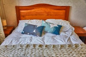 Postel nebo postele na pokoji v ubytování Hostal Triwe