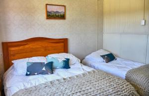 Postel nebo postele na pokoji v ubytování Hostal Triwe