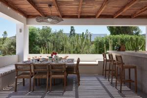 Μπαλκόνι ή βεράντα στο IREMIA SEAFRONT VILLA, Timeless Lifestyle