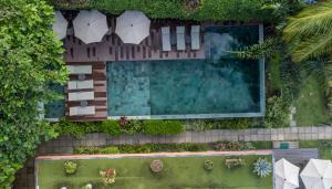 A piscina localizada em Club do Balanço Pousada e Restaurante ou nos arredores