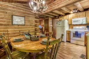 Gallery image of VERY private, real log cabin with hot tub! in Sevierville