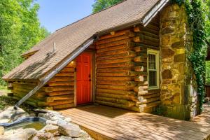 Gallery image of VERY private, real log cabin with hot tub! in Sevierville