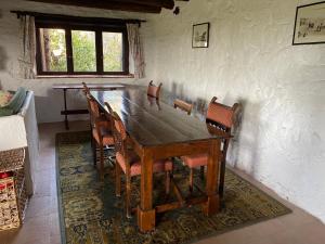 Ruang duduk di La Bergerie, with private pool and garden