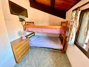 Katil atau katil-katil dalam bilik di La Bergerie, with private pool and garden