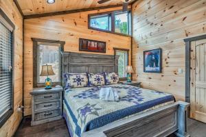 En eller flere senge i et værelse på Mountain Memories + 42 billeder