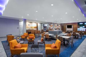 Χώρος καθιστικού στο La Quinta Inn & Suites by Wyndham Oxford