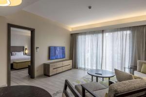 TV a/nebo společenská místnost v ubytování Radisson Blu Hotel & Residence Nairobi Arboretum