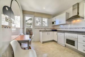 Køkken eller tekøkken på OASIS BEACH MASCARAT