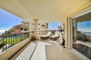 En balkon eller terrasse på OASIS BEACH MASCARAT