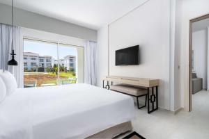 Radisson Blu Residences, Saidia客房内的一张或多张床位