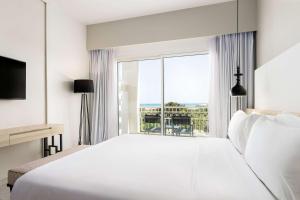 Radisson Blu Residences, Saidia客房内的一张或多张床位