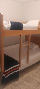 Una cama o camas en una habitación de Apartahotel Real