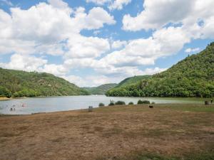 Zdjęcie z galerii obiektu Inviting holiday home in Miremont with garden w mieście Miremont