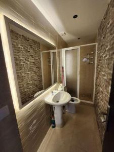 Et badeværelse på Appartement Idéal : Proximité, Confort et Élégance
