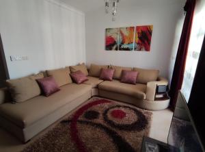 Posezení v ubytování Madinty amazing view 2 rooms fully air-conditioned apartment at Madinty city for families only مدينتي