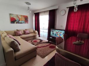 Posezení v ubytování Madinty amazing view 2 rooms fully air-conditioned apartment at Madinty city for families only مدينتي