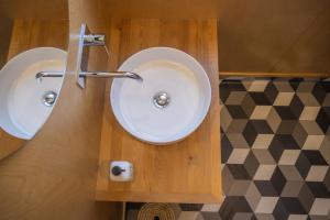a bathroom with two sinks and a checkered floor at The Cottage - Springvale in Alexandra