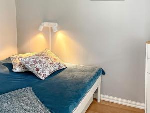 Postel nebo postele na pokoji v ubytování 4 star holiday home in KARLSHAMN-By Traum