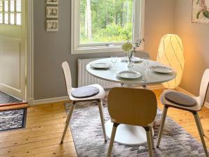 Posezení v ubytování 4 star holiday home in KARLSHAMN-By Traum