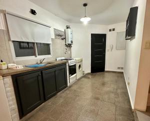 Dapur atau dapur kecil di Cómodo dúplex en Pasaje Tucumán