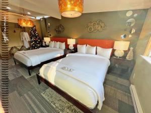 Postel nebo postele na pokoji v ubytování Tide Pool Cabin, a Soquinomere Private Hotel on the Dunes, Downtown Ocean Shores