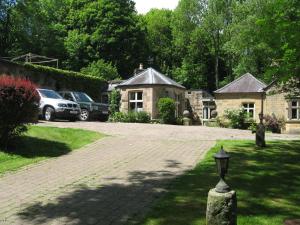 Hoone, kus hommikusöögiga majutusasutus asub