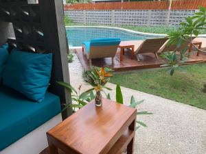 Bazén v ubytování Bale Solah Lombok Holiday Resort nebo v jeho okolí