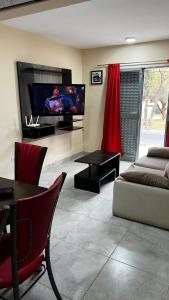 TV a/nebo společenská místnost v ubytování Las Rejas Departamento